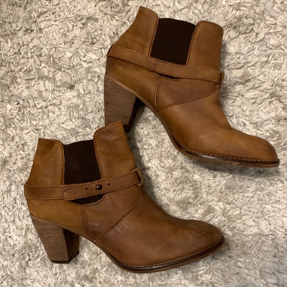 NEW Leather booties- size 10- Steve Madden